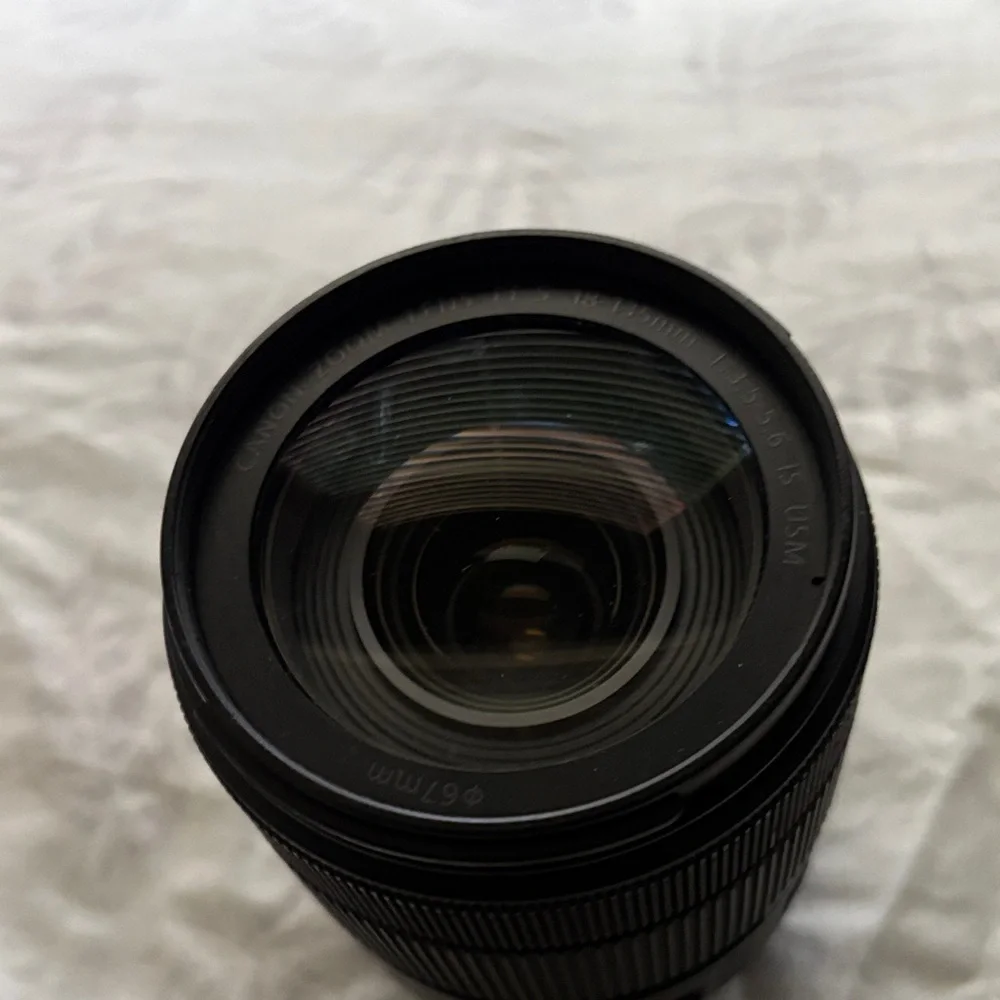Canon EFS 18-135mm Lens in Black